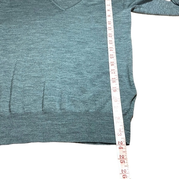J. CREW 100% Merino Wool Extra Fine Knit Vee Neck Grey Pullover Sweater Sz XXS - Picture 6 of 8
